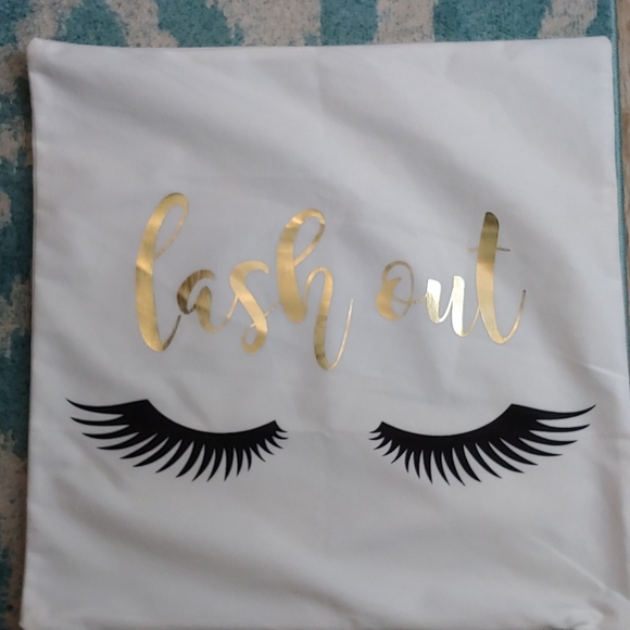Pillow covers / lash out - Picture 2 of 3